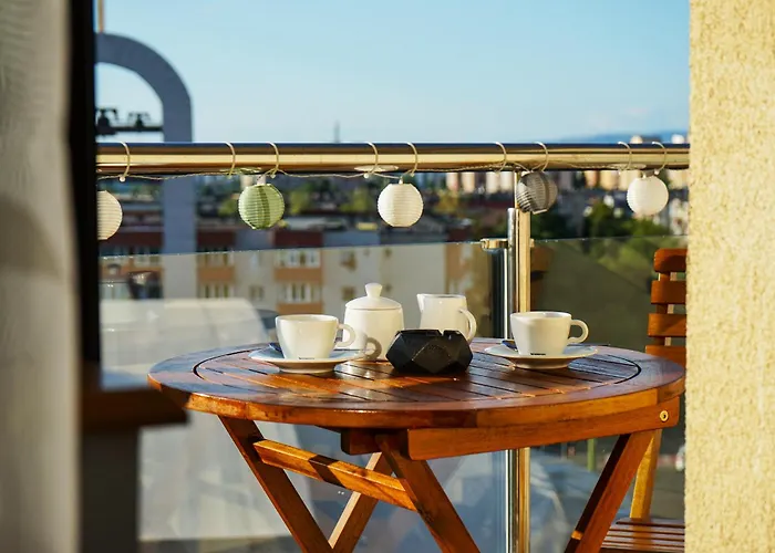 Mirandis Privilegio - Stylish Apartments With Balcony & Free Parking