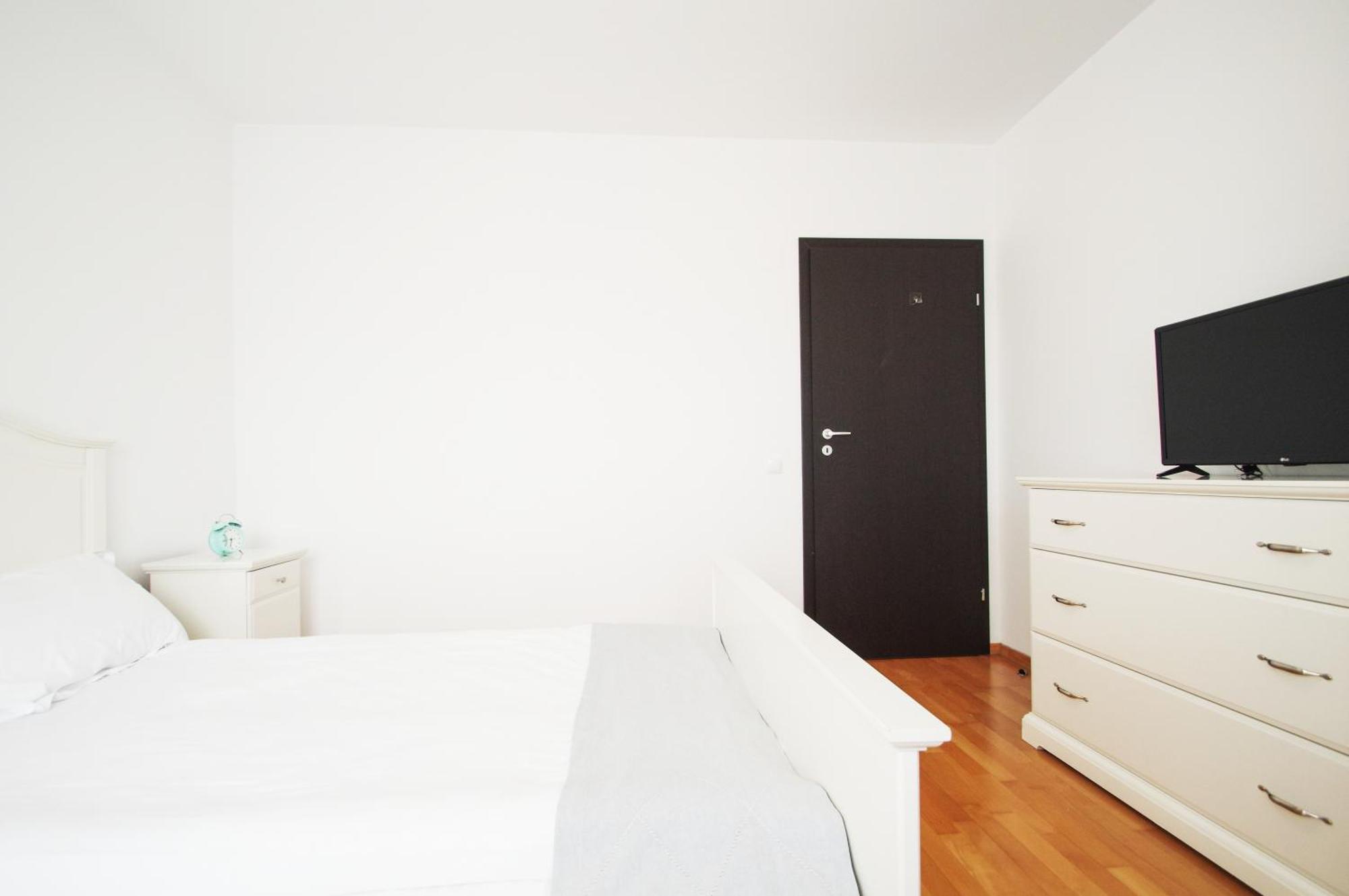 Mirandis Privilegio - Stylish With Balcony & Free Parking