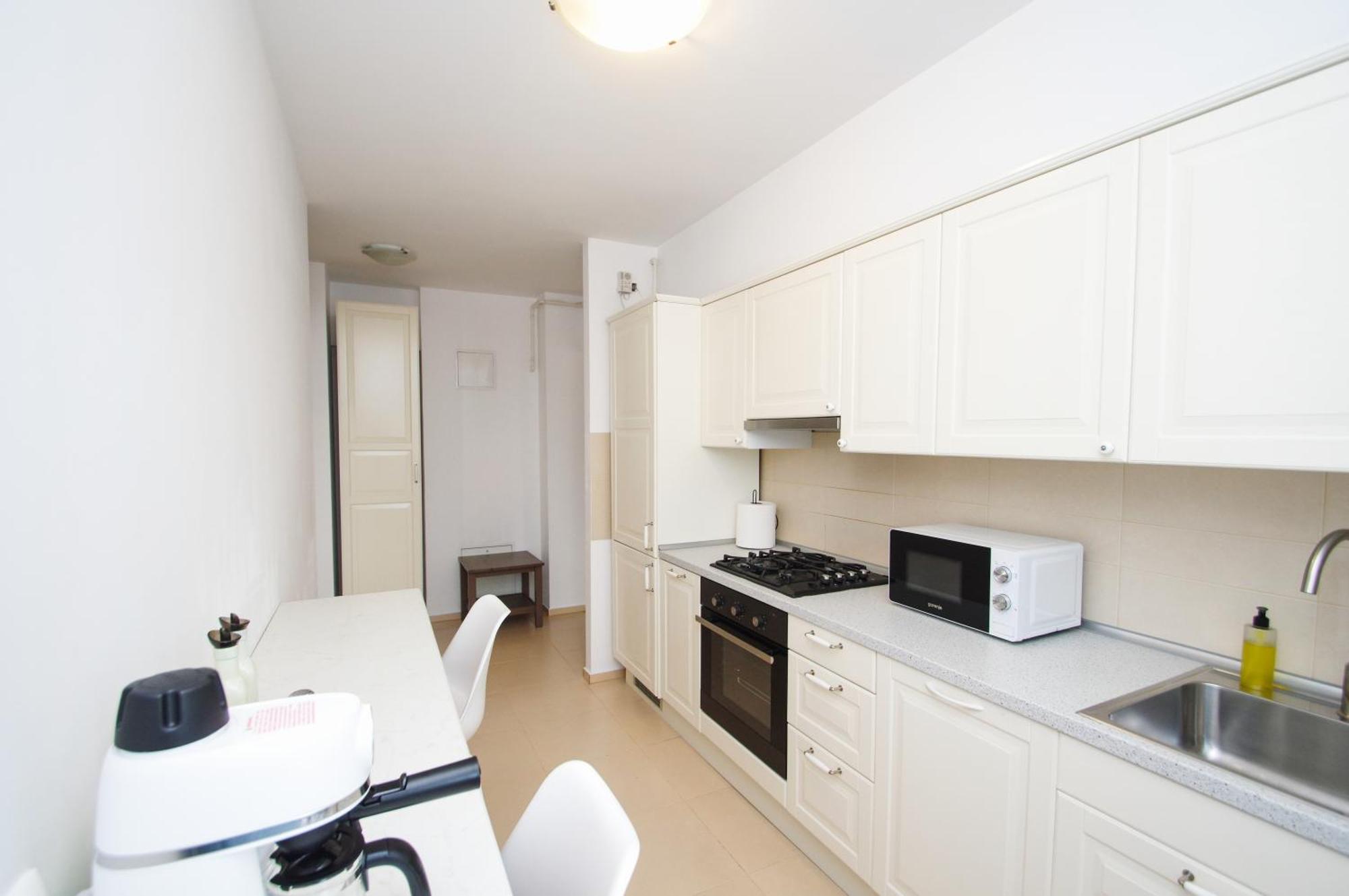 Mirandis Privilegio - Stylish With Balcony & Free Parking *