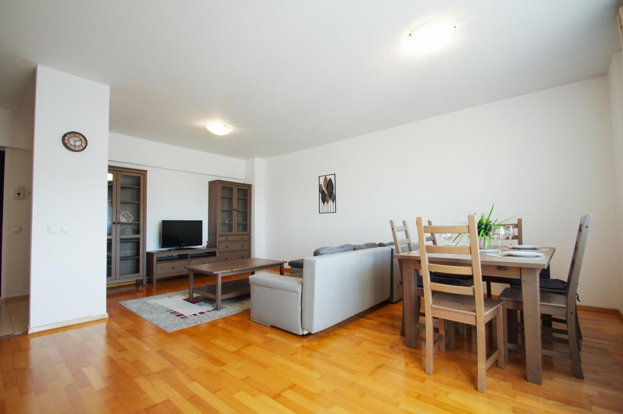 Mirandis Privilegio - Stylish With Balcony & Free Parking *