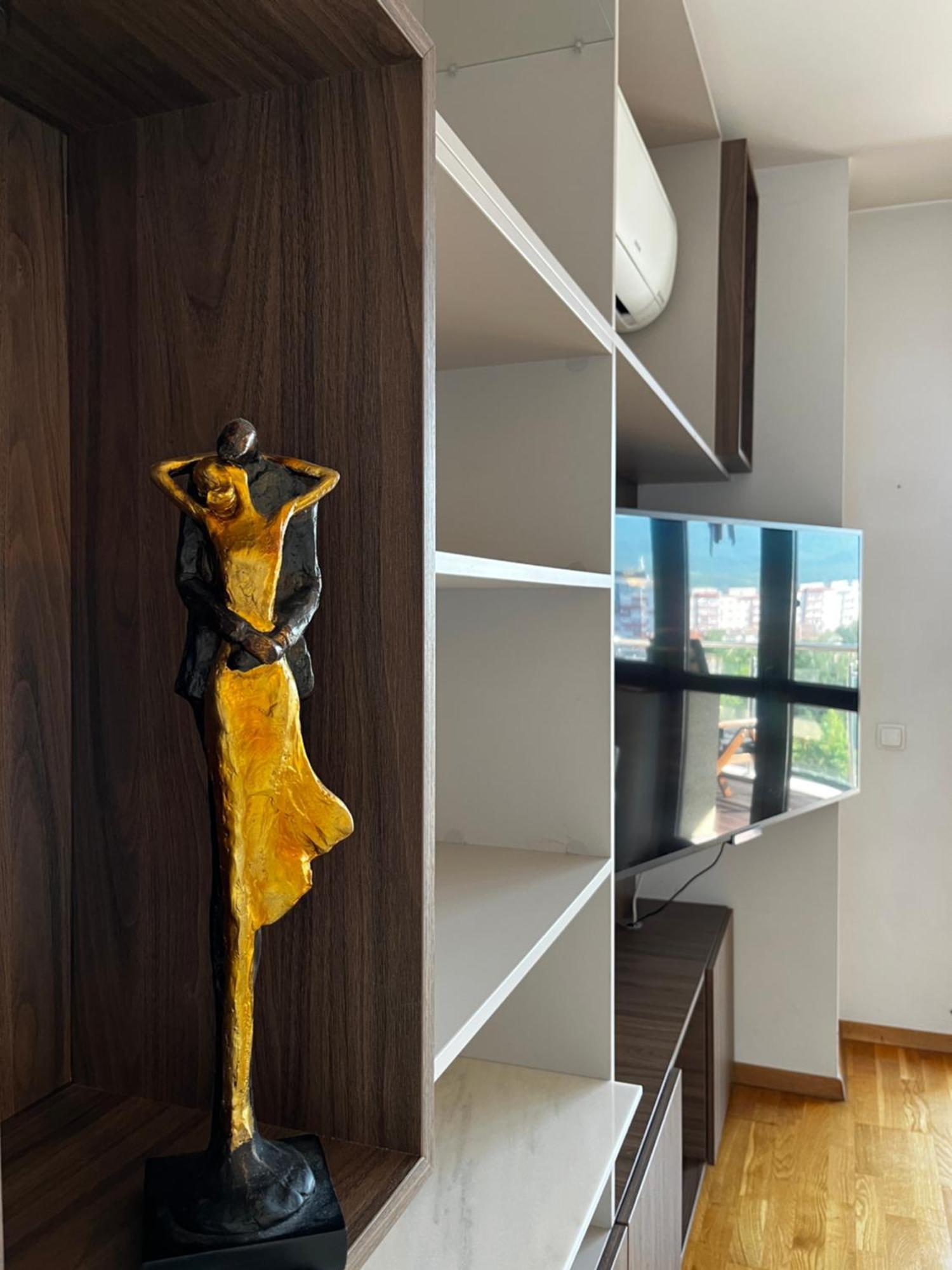 Mirandis Privilegio - Stylish With Balcony & Free Parking *