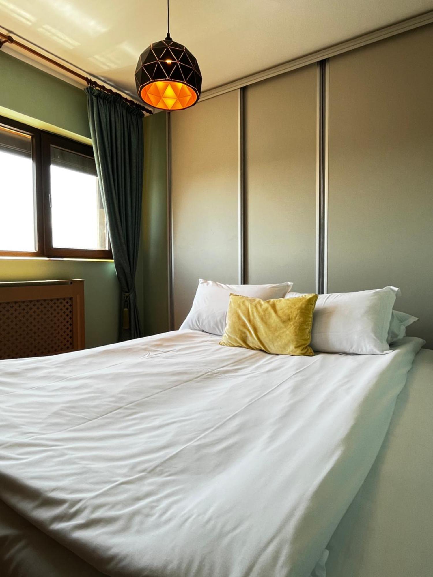 Mirandis Privilegio - Stylish With Balcony & Free Parking *