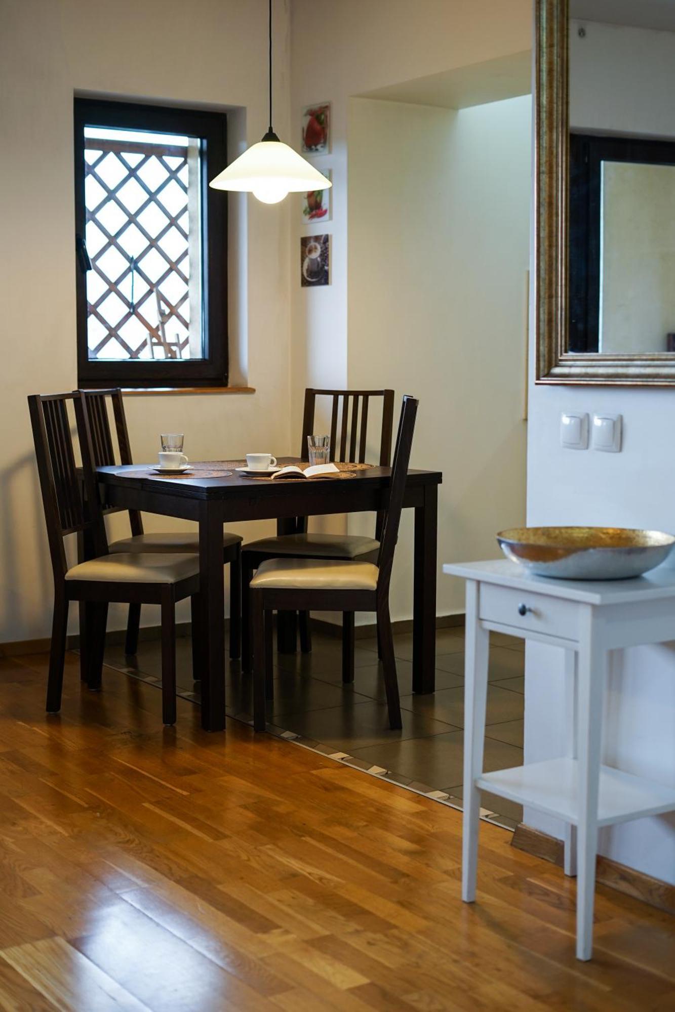 Mirandis Privilegio - Stylish With Balcony & Free Parking Apartment *