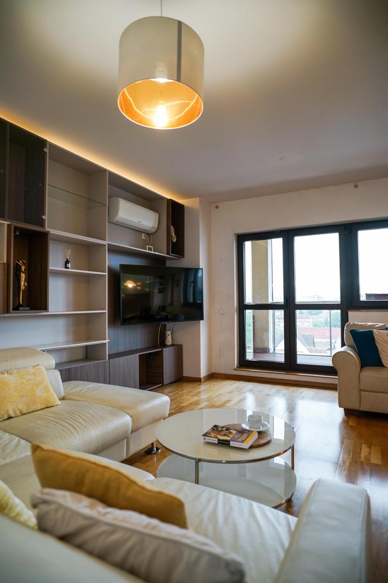 Mirandis Privilegio - Stylish With Balcony & Free Parking *